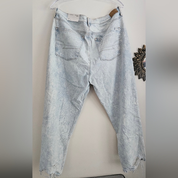 American Eagle Boyfriend Jean - Picture 4 of 4